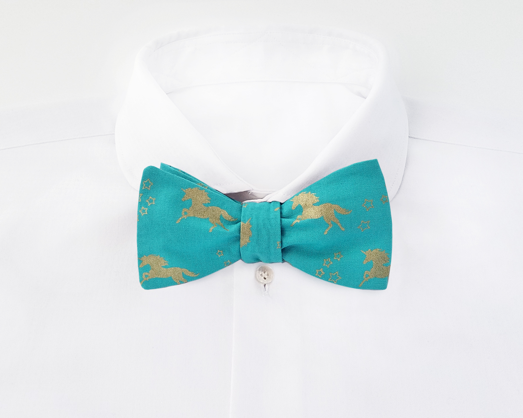 Green bow tie with unicorns